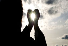 泰瑞斯(sī)·哈利伯顿场边助威，印第安(ān)纳狂热逆襲(xí)山猫！