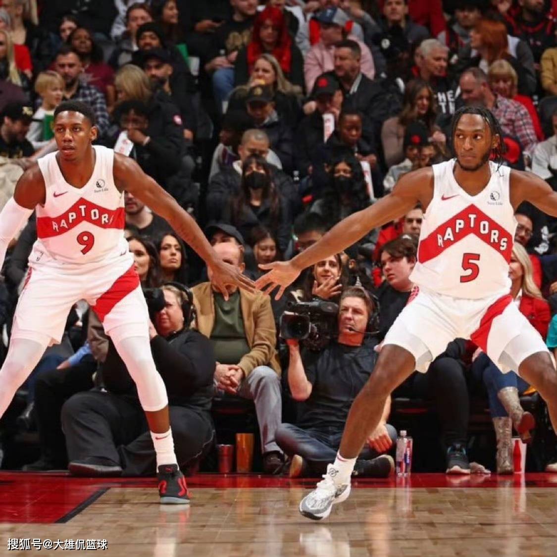 美媒提议灰熊6换2,拿(ná)下巴雷特,顶替德(dé)斯蒙德(dé)贝恩