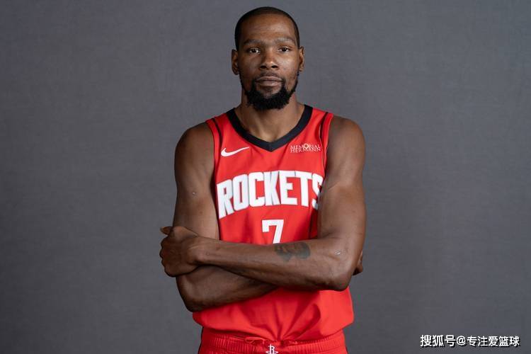 杜兰特宣布要(yào)缺(quē)席兩(liǎng)場(chǎng)关键比(bǐ)赛,遭(zāo)太阳记者嘲讽不敢来菲尼克斯