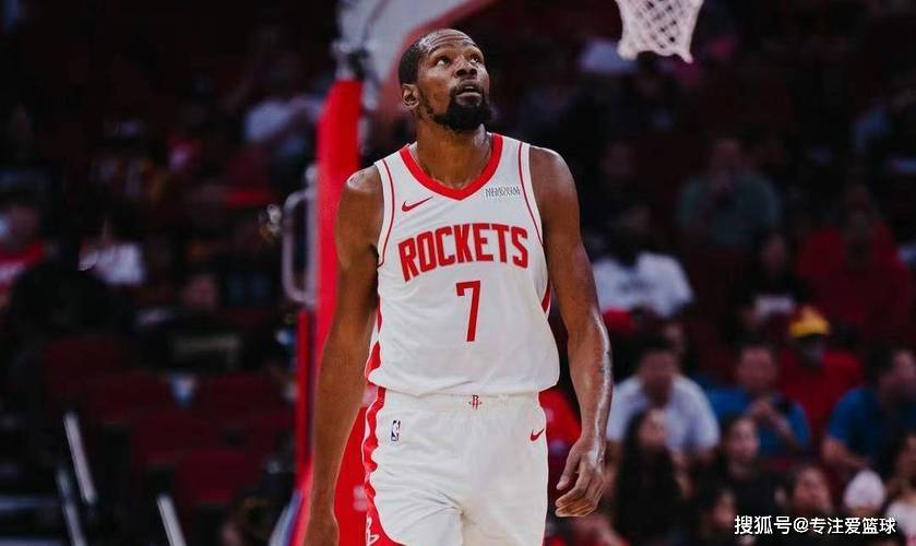 杜兰特宣布要(yào)缺(quē)席兩(liǎng)場(chǎng)关键比(bǐ)赛,遭(zāo)太阳记者嘲讽不敢来菲尼克斯