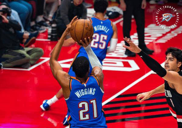 卫冕冠军惨遭爆(bào)冷，西部黑马崭露頭(tóu)角(jiǎo)，NBA格局生变