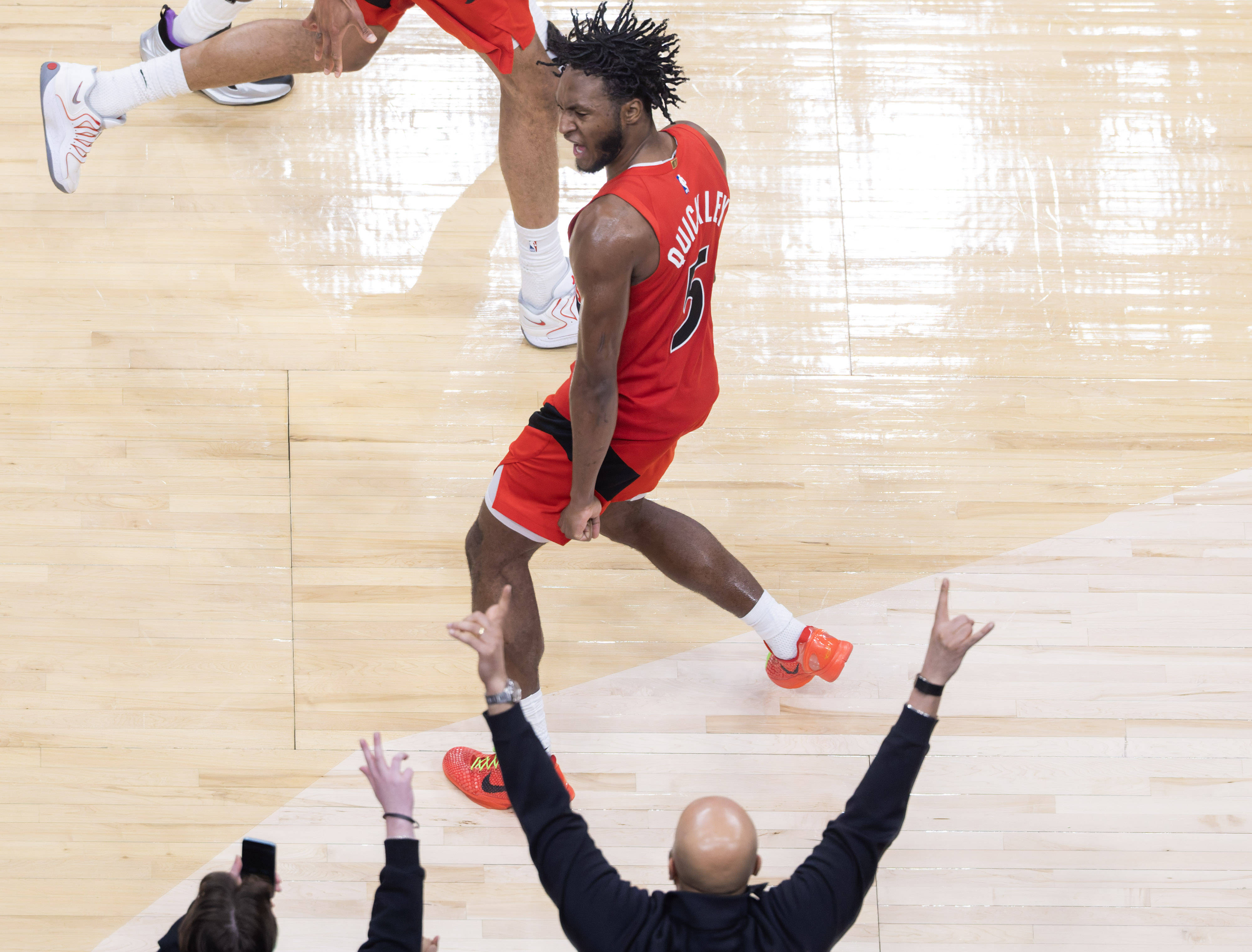 (体育)籃(lán)球——NBA常规赛:猛龙胜勇(yǒng)士